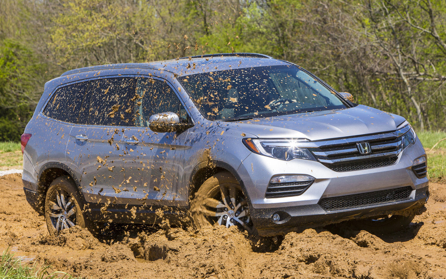 Comparison - Honda Pilot EX-L 2017 - vs - Jeep Grand Cherokee Trailhawk 2017 | SUV Drive